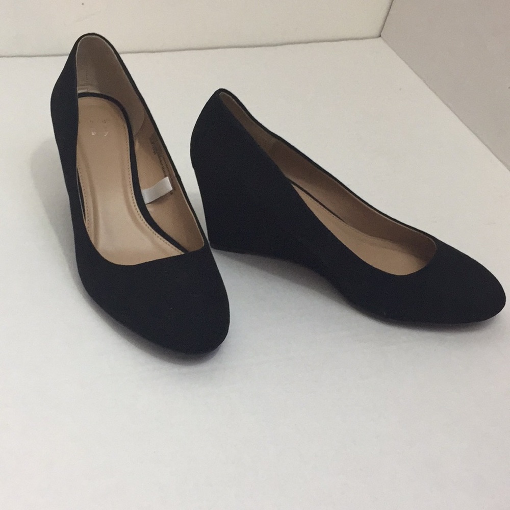 A. new day Black Suede broad Heel Pumps- Size 7.5W